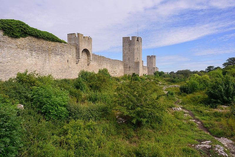 File:Visby ringmur July 2019 01.jpg