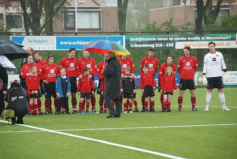 File:Voetbalvereniging Nieuwerkerk - panoramio.jpg