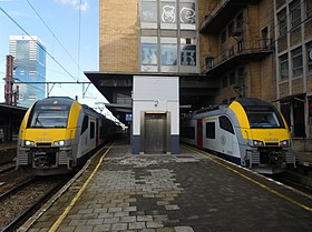 salida de Bruxelles-Midi de un tren de la línea S1 (a la izquierda)