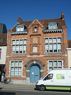 Voormalig gemeentehuis Petegem-Leie.jpg