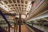 WMATA Farragut North Station à Washington, DC 14303987196.jpg