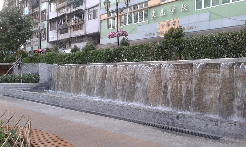 File:Waterfall at Praça de Luís de Camões.jpg