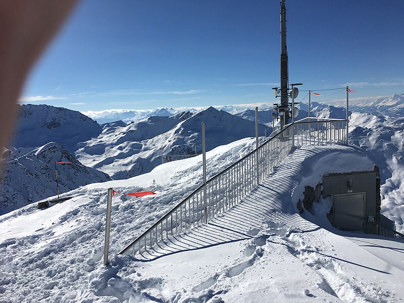 File:Weisshorn (Arosa) ski area 01.jpg