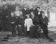 Family of William C. White in 1907.