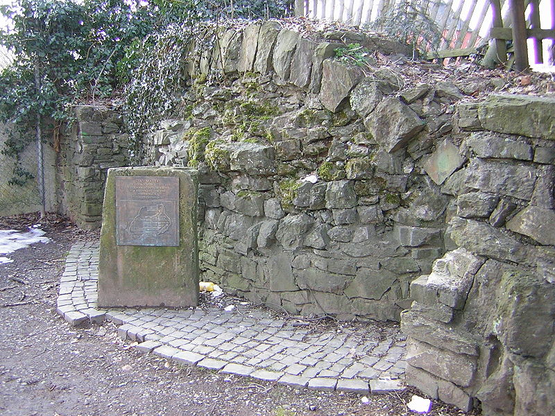 File:Wipperfürth Stadtmauer Klosterberg.JPG