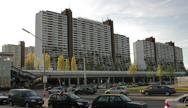 File:Wohnpark Alterlaa Ostansicht.jpg