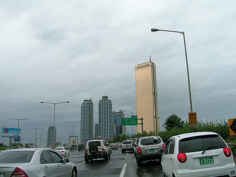 File:Yeouido, view from highway.jpg