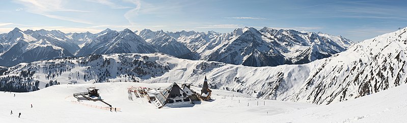 File:Zillertal, Ski Resort Mayrhofen-Hippach (13384906064).jpg