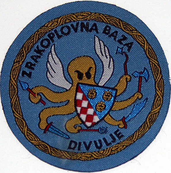 File:Zrakoplovna baza Divulje 1209 1.jpg