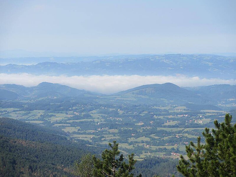 File:Дивчибаре прелеп поглед са једног од планинских врхова Дивчибара.jpg