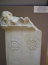 Fragmento de una antigua lápida griega de Olbiópolis. Inscripción «Diodoro, hijo de Dionisio», siglo IV a. C..