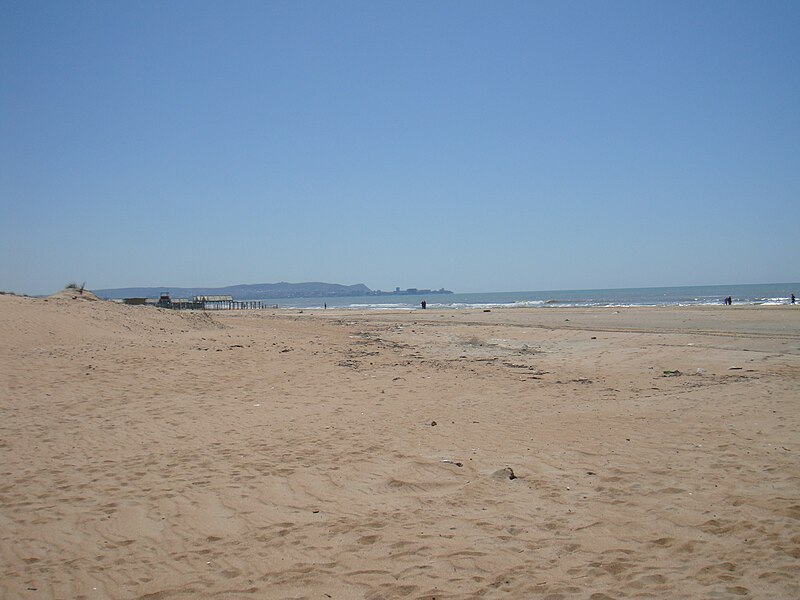 File:Песчаный пляж возле села Витязево (2).jpg