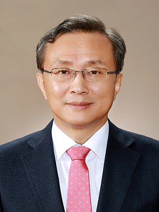 <span class="mw-page-title-main">Yoo Nam-seok</span> S.Korean Constitutional Court President from 2018