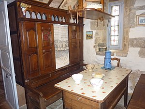 Intérieur traditionnel d'une maison du Cap Sizun, le lit-clos (Maison du marquisat, Pont-Croix).