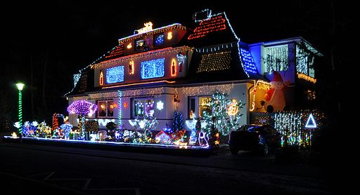 13-12-16 Christmas house decoration