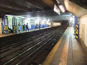 Middle of uptown platform under renovation in 2013
