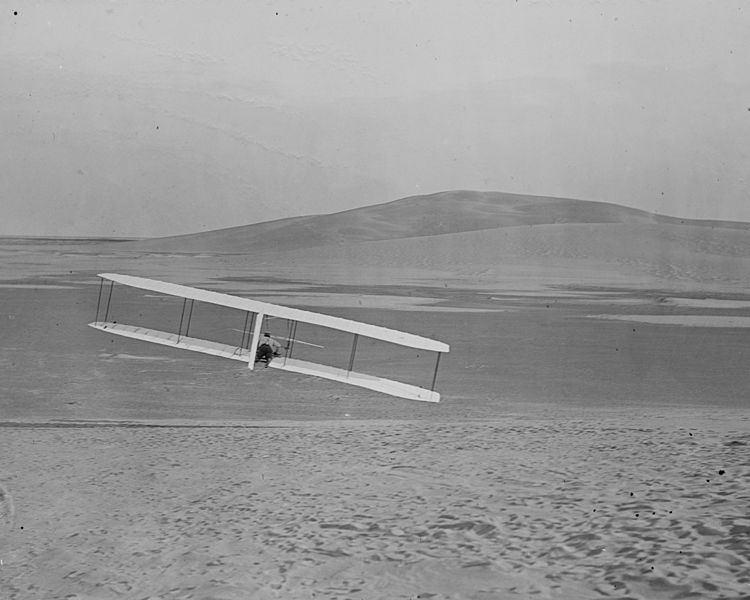 File:1902 Wright glider in right turn (cropped).jpg