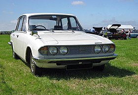 1971 Triumph 2000 sedan voorzijde gemodificeerd.jpg