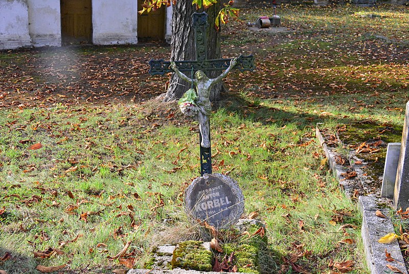 File:2016-10-22 GuentherZ (79) Frain-Vranov Friedhof Grab Korbel.jpg