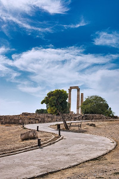 File:Amman Citadel - Roman Columns.jpg