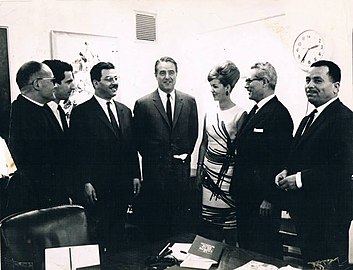 Alfred Bérenguer (le premier à gauche) visible sur la photo prise lors de la rencontre des parlementaires algériens avec des personnalités aux États-Unis.