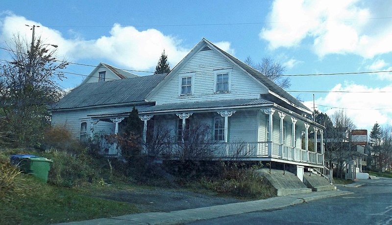 File:Ancienne maison de Saint Come Linière - panoramio.jpg