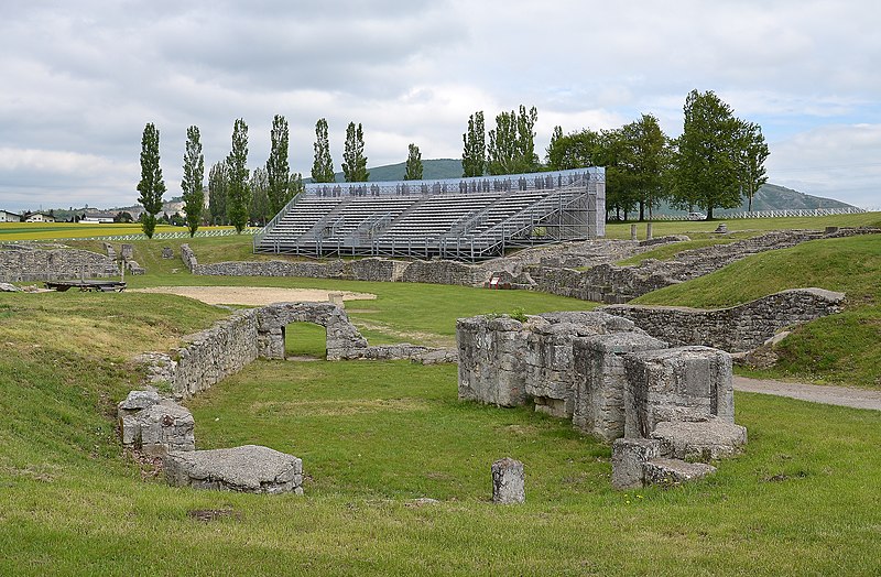 Datei:Ancient Roman amphitheatre in Bad Deutsch-Altenburg.JPG