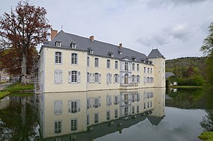 Le château d'Annevoie à Anhée se situe dans un jardin d'eau créé en 1758. (définition réelle 4 741 × 3 140)