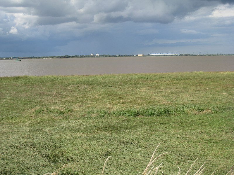 File:Arco across the reed beds and the Humber - geograph.org.uk - 2002301.jpg