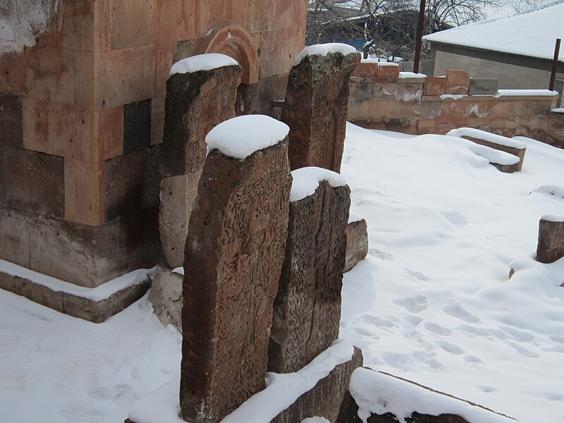 File:Arinj Karmravor chapel (khachkar) (59).jpg