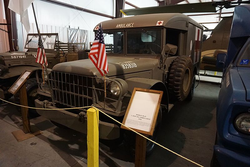 File:Arkansas Air & Military Museum May 2017 37 (1954 Dodge M43 0.75-ton 4x4 ambulance).jpg