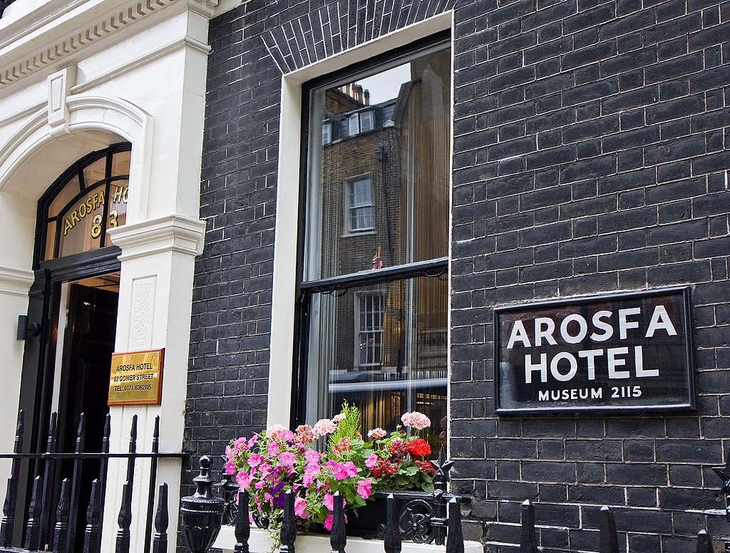 Small picture of Arosfa Hotel courtesy of Wikimedia Commons contributors