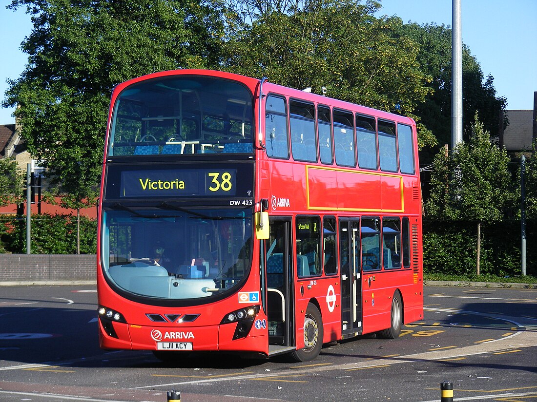 File:Arriva LJ11 ACY, 38 Route, Clapton Pond..jpg