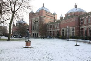Aston Webb buildings in snow, The University of Birmingham, Dec 2009.jpg