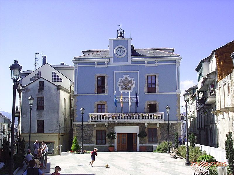 File:Ayuntamiento de Navia.jpg