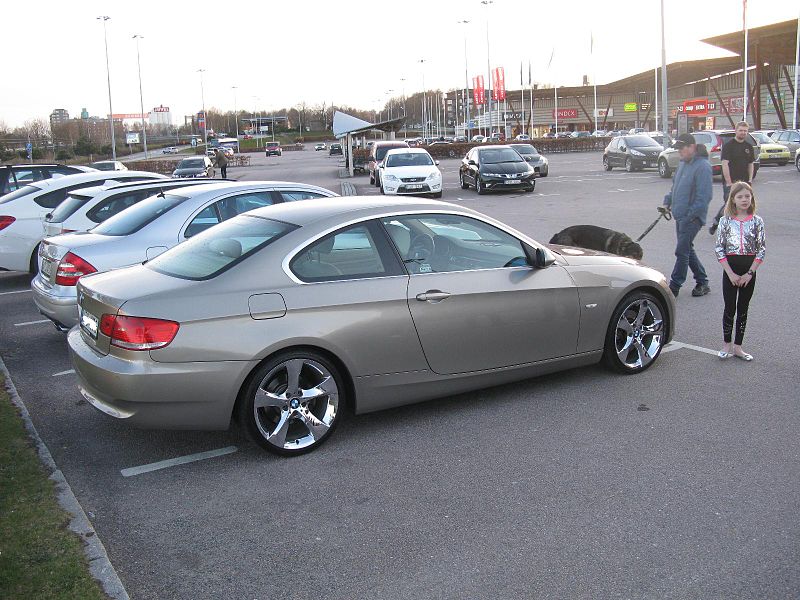 File:BMW 325i Coupé E92 (13640319423).jpg