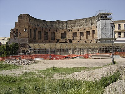 La Domus Aurea permanece todavía debajo de las ruinas de los Baños de Trajano (aquí visible).