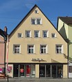 Gable-independent residential building