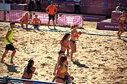 Deutsch: Beachhandball bei den Olympischen Jugendspielen 2018; Tag 3, 10. Oktober 2018; Mädchen, Vorrunde, Gruppe B - Niederlande-Argentinien 2:0 English: Beach handball at the 2018 Summer Youth Olympics at 10 October 2018 – Girls Preliminary Round Group B‎ – Netherlands-Argentina 2:0