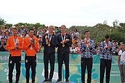 Deutsch: Beachvolleyball bei den Olympischen Jugendspielen 2018; Tag 11, 17. Oktober 2018; Jungen, Medaillenzeremonie - Gold: Schweden (David Åhman & Jonatan Hellvig), Silber: Niederlande (Matthew Immers & Yorick de Groot), Bronze: Argentinien (Bautista Amieva & Mauro Zelayeta) English: Beach volleyball at the 2018 Summer Youth Olympics at 17 October 2018 – Boys Victory ceremony - Gold: Sweden (David Åhman & Jonatan Hellvig), Silver: Netherlands (Matthew Immers & Yorick de Groot), Bronze: Argentina (Bautista Amieva & Mauro Zelayeta)