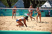 Deutsch: Beachvolleyball bei den Olympischen Jugendspielen 2018; Tag 8, 14. Oktober 2018; Mädchen, Achtelfinale – Mexiko-China 0:2 (15–21/16–21) English: Beach volleyball at the 2018 Summer Youth Olympics at 14 October 2018 – Girls Round of 16 – Mexico-China 0:2 (15–21/16–21)