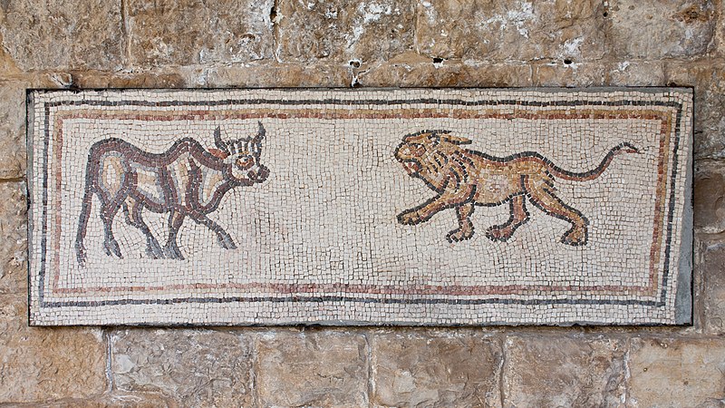 File:Beiteddine - boeuf et lion.jpg