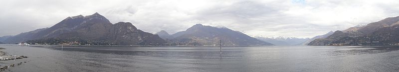 File:Bellagio jezioro panorama.jpg