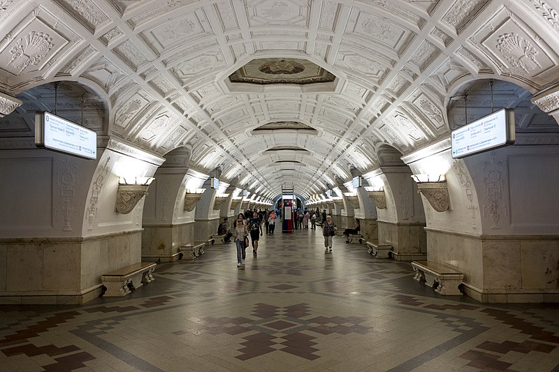 File:Belorusskaya station Interior.jpg