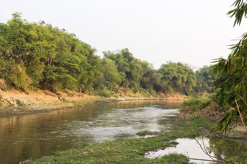 File:Bengawan Solo River during dry season, 2015-07-31 01.jpg