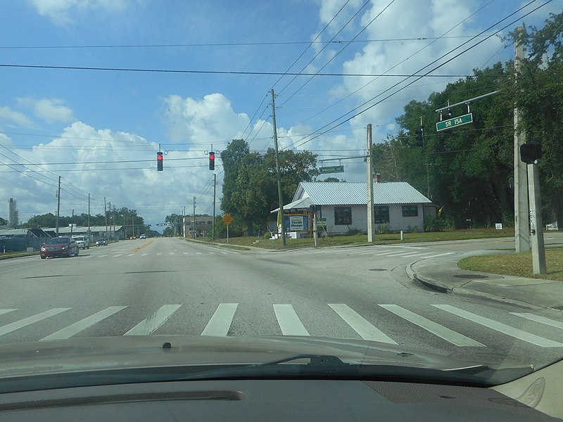 File:Betty Sue's Thrift Shop; SW Corner FL 15A and MN Avenue.jpg