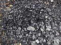 Bituminous coal (Vandusen Coal, Lower Pennsylvanian; Irish Ridge East roadcut, near Trinway, Ohio, USA) 3 (33236930615).jpg