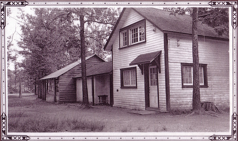 File:Bon Echo Inn White House - circa 1935 (20751134281).jpg