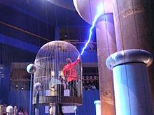 Demonstration of the world's largest open-air Van de Graaff generator Boston science museum demonstration.jpg