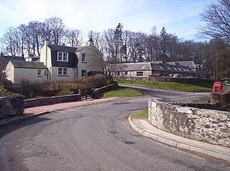 Bridgend of Lintrathen Bridgend of Lintrathen from the Bridge - geograph.org.uk - 158309.jpg